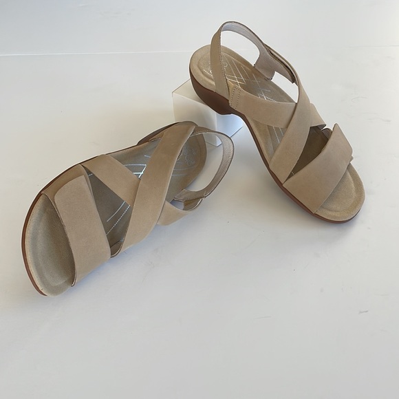 Like New Abeo Biosystem Nude Nubuck Size 7 US - Picture 5 of 12